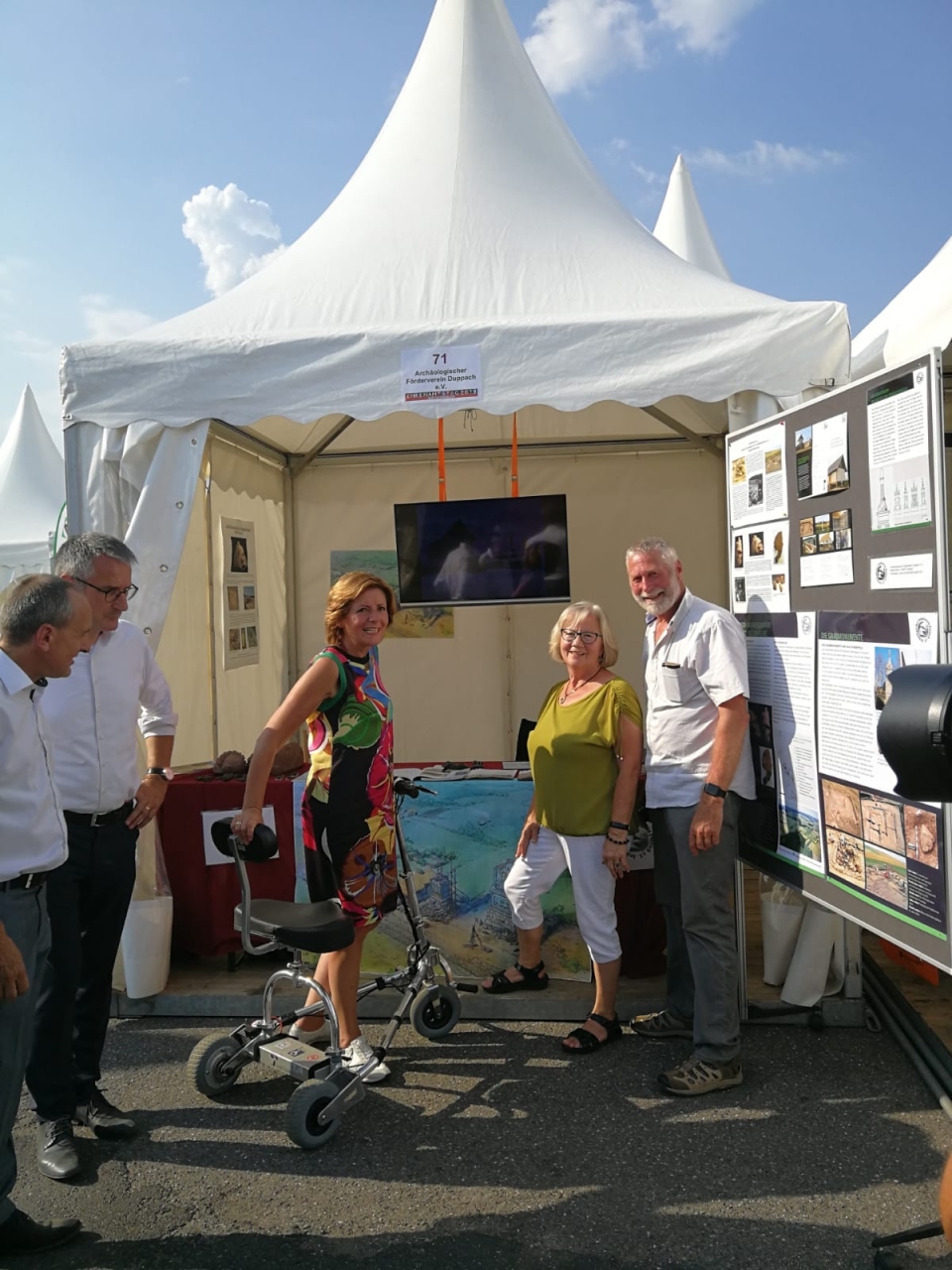 Besuch der Ministerpr&auml;sidentin am Infostand