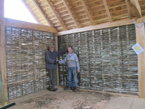 Gl&uuml;kwunsch - die zwei n&auml;chsten W&auml;nde sind fertig geflochten!