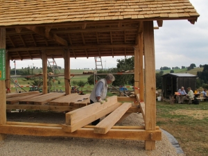 Ein stabiler Innenboden aus 12 cm dicken Eichenbohlen