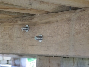 Die Gewindestangen ohne Sechskantmuttern