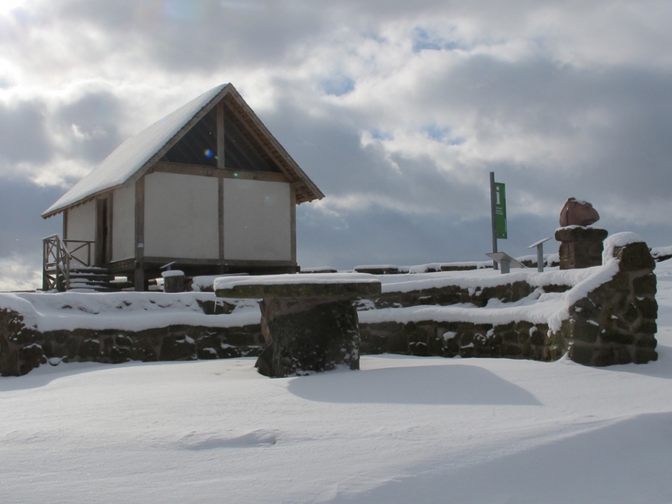 Infopunkt r&ouml;mische Villenanlage im Winter 2014/2015 