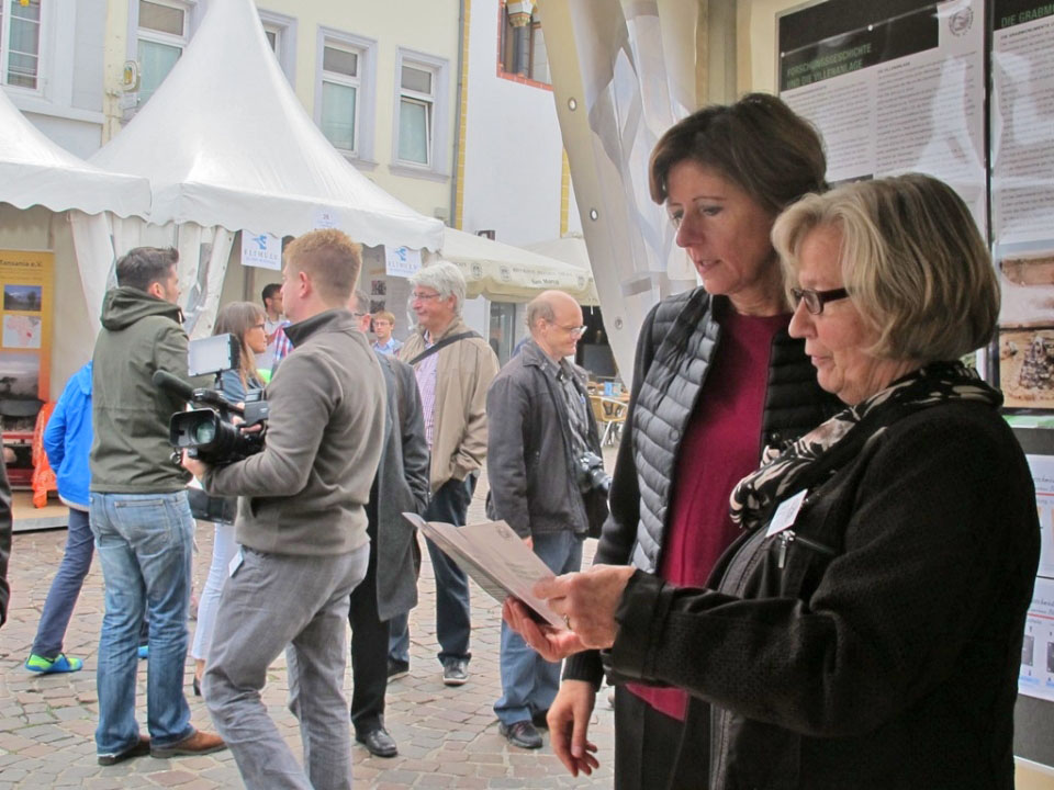 Ministerpr&auml;sidentin Malu Dreyer am Infostand