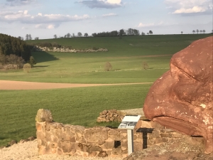 Sonnige Ostergr&uuml;&szlig;e vom Infopunkt 