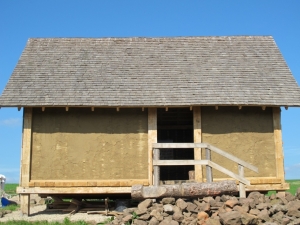 Die erste Lehmputz-Schicht ist aufgebracht