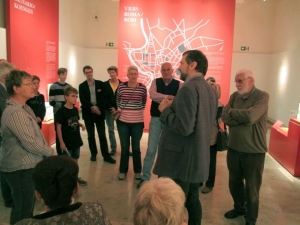 Dr. Marcus Reuter erkl&auml;rt die Grundstrukturen der r&ouml;mischen St&auml;dte auch im Vergleich zu Rom bzw. Trier