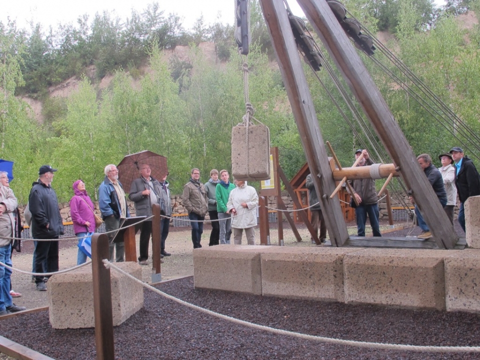 Antiker Baukran in Aktion